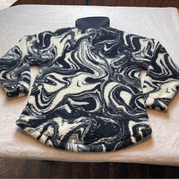 SO Black and White Swirl Design Fleecy1/4 Zip Pullover Size Medium - Picture 2 of 11